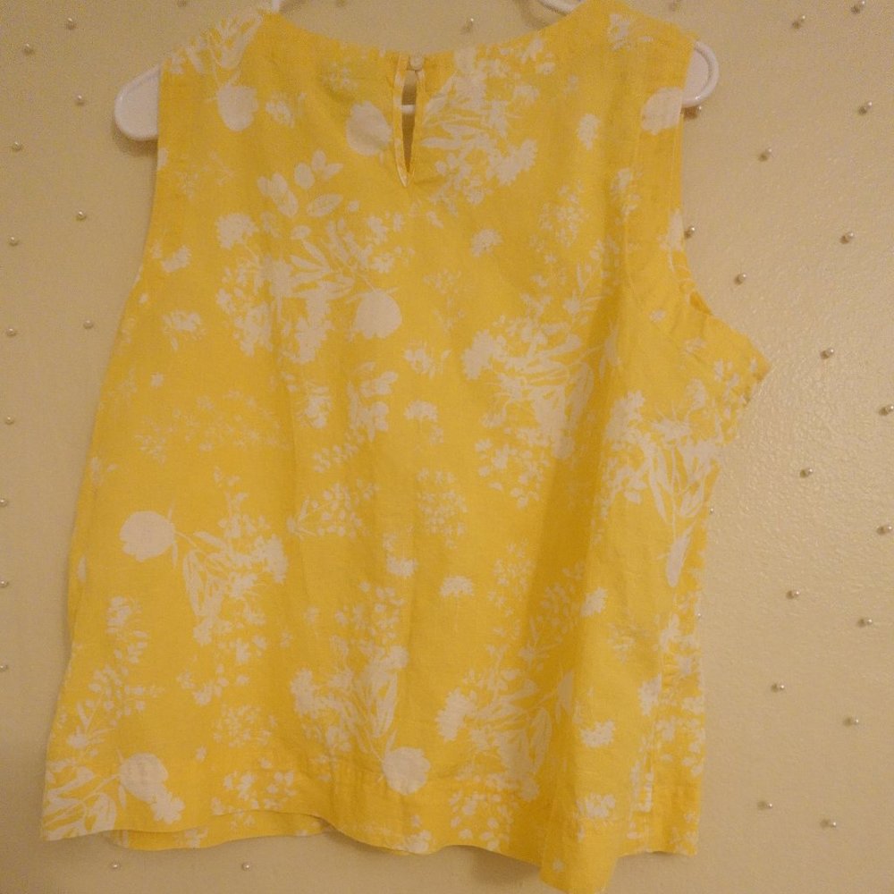 Women's floral yellow & white, Liz Clairborne Top.